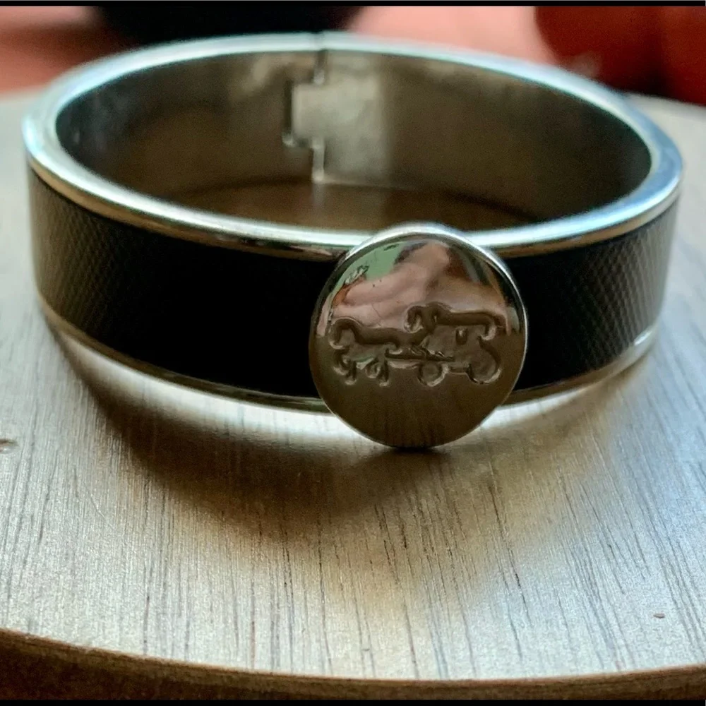 Coach bracelet, black and silver with clasp opening - Picture 2 of 3